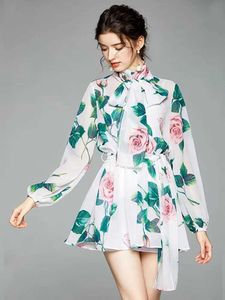 Landebahnkleider Autumn Runway Rose Blume Mini Kleid Damen charmante Blumendruck Chiffon Urlaubsbogenausschnitt mit Schultergurten langes Ehekleid D240527