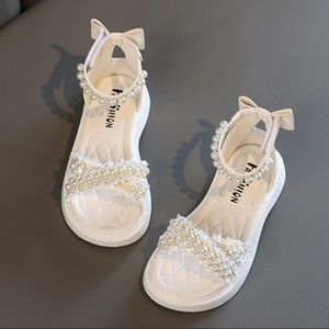 Summer Girls Childrens Sandals Elegant Pearl Bow Childrens Beach Shoes Fashionable Open Toe Toddler Princess Sandals 240516