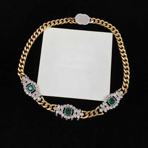 Full Diamond Emerald Halsband Designer Letter Pendant Halsband Högkvalitativ dubbel Alfabetet Rhinestone Metal Chain Palace Style Jewelr 242i