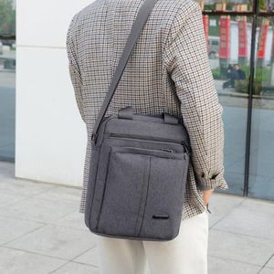 Väskor män 2020 mans totes messenger väska hög kvalitet nylon affärspåsar mode topp hanterade crossbody rese handväskor man 2270