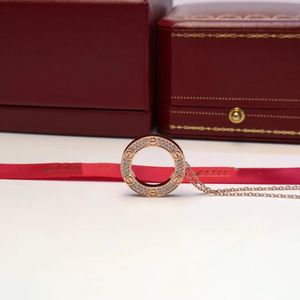 Fashionable and Versatile Luxury Jewelry Designer Heart Necklace Rose Designer 2024 Choker Womens Necklace C RING Necklace Designer Jewelry Gold