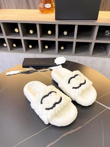 Designer sandaler tofflor sommar män kvinnor skor formade flerfärgade lyxiga bilder inomhus plysch tofflor
