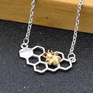 2024Jewelry Heart shaped Honeycomb Pendant True Gold Bee Necklace Batch