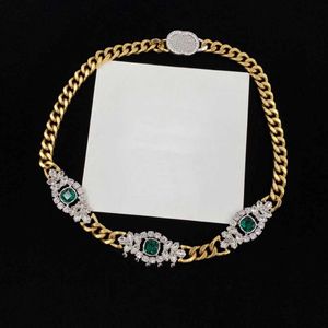 Full Diamond Emerald Neckor Designer Letter Pendant Halsband Högkvalitativ dubbel Alfabetet Rhinestone Metal Chain Palace Style Jewelr 191b