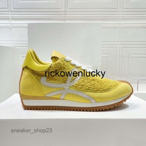 loeweshoes som kör sneaker flödeslöpare i nylon mocka 2023 Autumn mångsidig par stil mäns kvinnors sport casual mode loewss moral sko träning 18pa