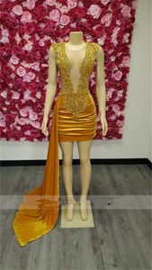 Novos Diamantes de Velvet Golden Vestidos de baile 2024 Glitter Beading Crystal Rhinestones Birthday Party Homecoming Vestidos