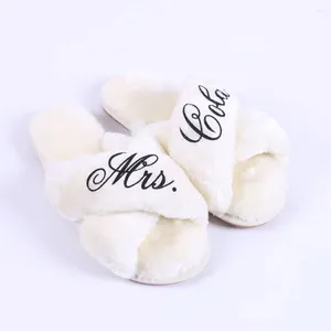 Favor favorita Nome personalizado Mrs Wedding Slippers