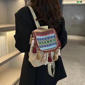 学校のバッグ女性のバックパックエスニックスタイルタッセルキャンバス刺繍肩大容量バックパックデザイナーバッグレトロ女性バッグ2024