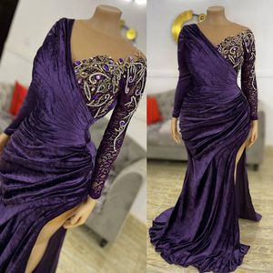 Plusgröße lila Abendkleider eleganter Promdress -Prom -Kleider für schwarze Frauen Illusion Velvet Langarmes Strass -Rassestones Seite Split zweiter Empfangskleider AM1006