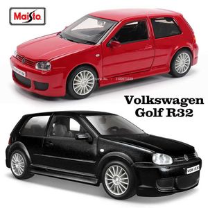 Diecast Model Cars Maisto 1 24 Golf R32 Antique Car Static Die Casting Car Collection Car Toy Gifts Tidal Game T240524