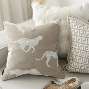 Leopard and Horse Throw Pillow Cushion Cover Oat Color Luxury Sofa Without Core Modern Jacquard Pillowcass Home Decoration 240521