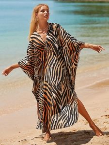 Podstawowe sukienki swobodne Summer Sexy Tiger Stripe Print Stripe Rleat Side Split Sukienka plażowa plus rozmiar Kaftan Bikini Bikini Top Damskie sukienka plażowa J240527