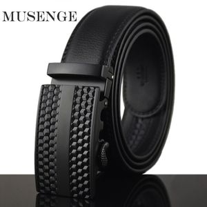 أحزمة Mens Designe Belt Belt Belts Men عالية الجودة جودة أسود هندسي الإبزيم التلقائي الأزياء النقطة البنية Riemen 226e