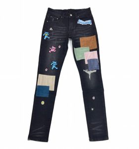 2021 Jeans Männer Hosen langer schwarzer Schaden Little Bär Ripped Loch Patch Pentagramm Schlange Stickerei gerade dünne Designer Herren Clo1847385