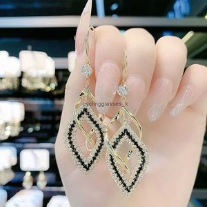 2024 New trendy geometric diamond earrings with a high-end feel light luxury internet celebrity slimming face anti allergy ear hook