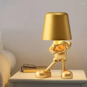 Bordslampor Little Golden Man Touch laddningsbar lampa Studie sovrummet nattljus italiensk insekorativ harts semester gåva