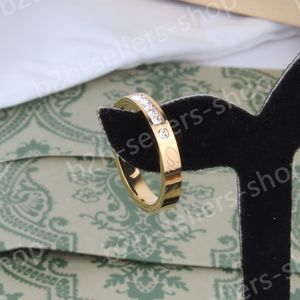 Luxusdesigner Ring Doppelbuchstaben Brand Ring Frauen 18k Gold plattiert Edelstahl Liebe Hochzeit Schmuckversorgungen Ring Feine Schnitzfinger Ring Größe 6 7 8 9