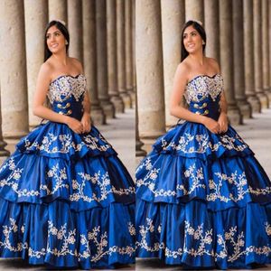 2022 Puffy Embroidered Prom Sweet 16 Dresses Vestions de Quinceanera Strapless Crystal Satin Princines Layers Ball Gowns Corset 261a