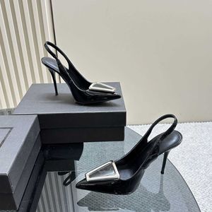 Klänningskor mode pumpar höga klackar skor sexig spetsig sexig hög klack patent läder sandal stor fyrkantig spänne designer slingback häl lyx klänning party sko topp qu qu qu