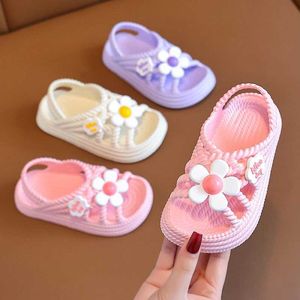 X5WE Sandaler Nya sommarbarn Slide Flower Mönster Lite Comfort lämplig för flickor i åldern 2-8 Non Slip Beaver Flip Family Shoes D240527