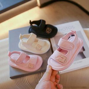 Sandaler Summer Baby Little Princess Elegent Hook Shoes Spädbarn Mjuk anti Kick Toddler Boys Beach Ny D240527