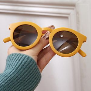 Solglasögon 7Color Cute Kids Family Adult Women 2021 Designer Material Matte Gafas de Sol Dekorativ rundlins UV400 312G