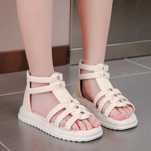 Sandaler Girls Summer Ny Solid Color Korean Style Pu Soft Non Slip Plain Pattern Casual Wear Princess Roman Shoes D240527