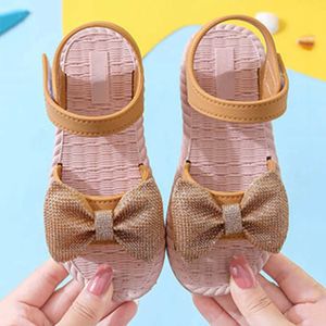 Sandals Girls Gladiator Flower Sweet Soft Childrens Sapatos de praia Summer Princesa moda fofa D240527