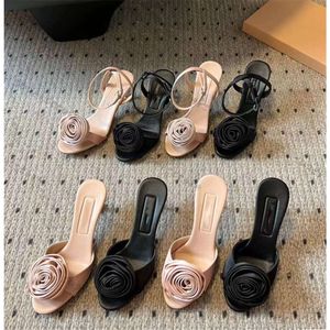 Tacchi alti da donna puntato con fibbia rosa sandali sexy sandali di lusso tacco aperto tallone classico tacco da gattino designer di scarpe single di alta qualità da donna 5 cm 9 cm