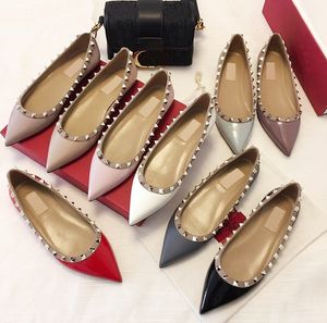 2024 Brand Ladies Shoes Stud Sandals Sexy Pointed Studs Designer Nude Fashion Wedding Studs Womans Flats Plus Size Ladies Shoes