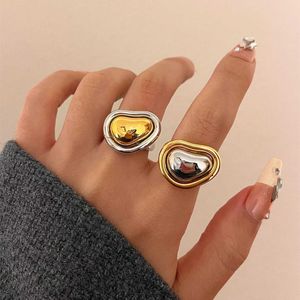 Bandringar Ny trend guld och silver blandad färg hjärtformad geometrisk öppen ring lämplig för kvinnliga europeiska och amerikanska personliga pendling juvelr j240527