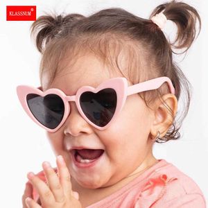 Sunglasses Sunglasses Retro Heart shaped Childrens Sunglasses Baby Boys and Girls Love Frame Sunglasses Baby UV400 Eye Protection Fashion Glasses 2024 WX5.23