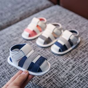 Moda de verão meninas meninos sandálias recém -nascidas infantis casuais de fundo macio não deslizam sapatos respiráveis pré -andador l