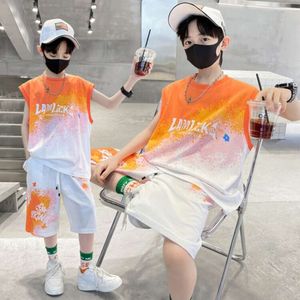 Roupas infantis meninos gradiente de letra cor pintada de graffiti uniforme de basquete Teenage Boy Boy Leeveless Top e shorts 2pcs Conjuntos