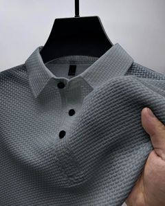 Mens High-end Mesh Ice Silk Short-Sleeved Shirt Lets Solid Kolor High Street Oddychający anty-łzę Polo Shi 240527
