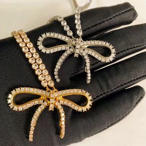 Luksusowy Paris B marka Bowknot Designer Naszyjnik dla kobiet 18K Złota Geometria Kobieta Słodka łuk węzeł łańcuch Choker Shine Nature Diamond Crystal Naszyjniki Biżuteria