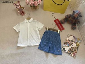 Novos trajes de bebê textos infantis roupas de grife meninos Conjunto de verão Tamanho 110-160 cm Camisa de logotipo bordada e shorts impressos de letra azul 24 a maio