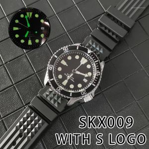 Wristwatches SKX009 Style Men's Watch Japanese NH35 Automatic Movement Sapphire Mirror Green Luminous 120 Clicks At 4 O'clock 210k