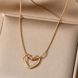 Fashion Necklace Designer Jewelry Sailormoon New Simple Hollow Love Heart Pendant for Women Creative Geometric Clavicle Chain Necklaces Party Gift