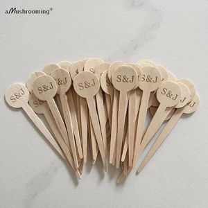 Abastecimento de festas 100pcs personalizados alimentos de madeira picks cubos de bolo com iniciais de noiva e noivo para noivado de casamento Annivery Decoration