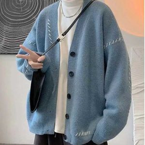 Herrtröjor Autumn V-Neck Cardigan tröja män kvinnor streetwear lös lat stil koreansk vintage stickkläder jacka mode märke mens cardigan q240527