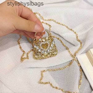 Cross Body Golden Mini Horizontal Bag für Frauen 2023 Neuem Sommer Vielseitiger Luxusdesigner Sparkling Diamond Handtasche Clutch H240528