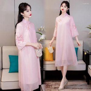 エスニック服レトロスタイルの中華服ピンクチョンサムファッション刺繍モダンな改良されたQIPAO女性ドレス