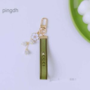 Trendy Keychain Luxury Designer Keys Pendant Key Buckle Classic Letter Fabric Pearls Chain 4 Styles High Quality Keychains Ornaments