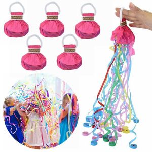 Streners Streners Confetti Popper Popper Throw Hand Streamer Decoration Ribbon di carta per celebrazione del matrimonio Provvigioni di oggetti di scena D240528