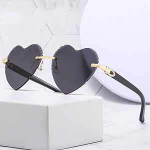 Солнцезащитные очки в форме сердца в форме Rimless для женщин Мужчины Элегантное летнее автомобиль за рулем UV400 Солнцезала