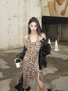 Casual klänningar vintage kvinnor mode leopard tryck oregelbunden halter klänning sommar sexig klubb semesterfest backless mini 2024