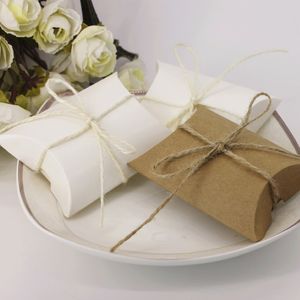 100 st bra Kraft Paper Pillow Favor Box Wedding Party Favor Candy Boxes Christmas Gift Boxes Nya 250W