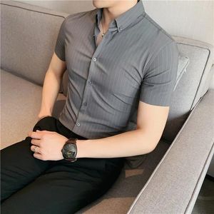 Camisas casuais masculinas British estilo British Summer Business Formal Wear Manga curta listrada para homens roupas 2024 Slim Fit Blouse elástica Homme