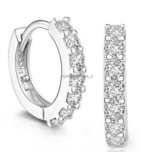 2024 Модные серебряные серьги с супер сверкающим однояжным бриллиантовым и блестящим в корейском стиле.